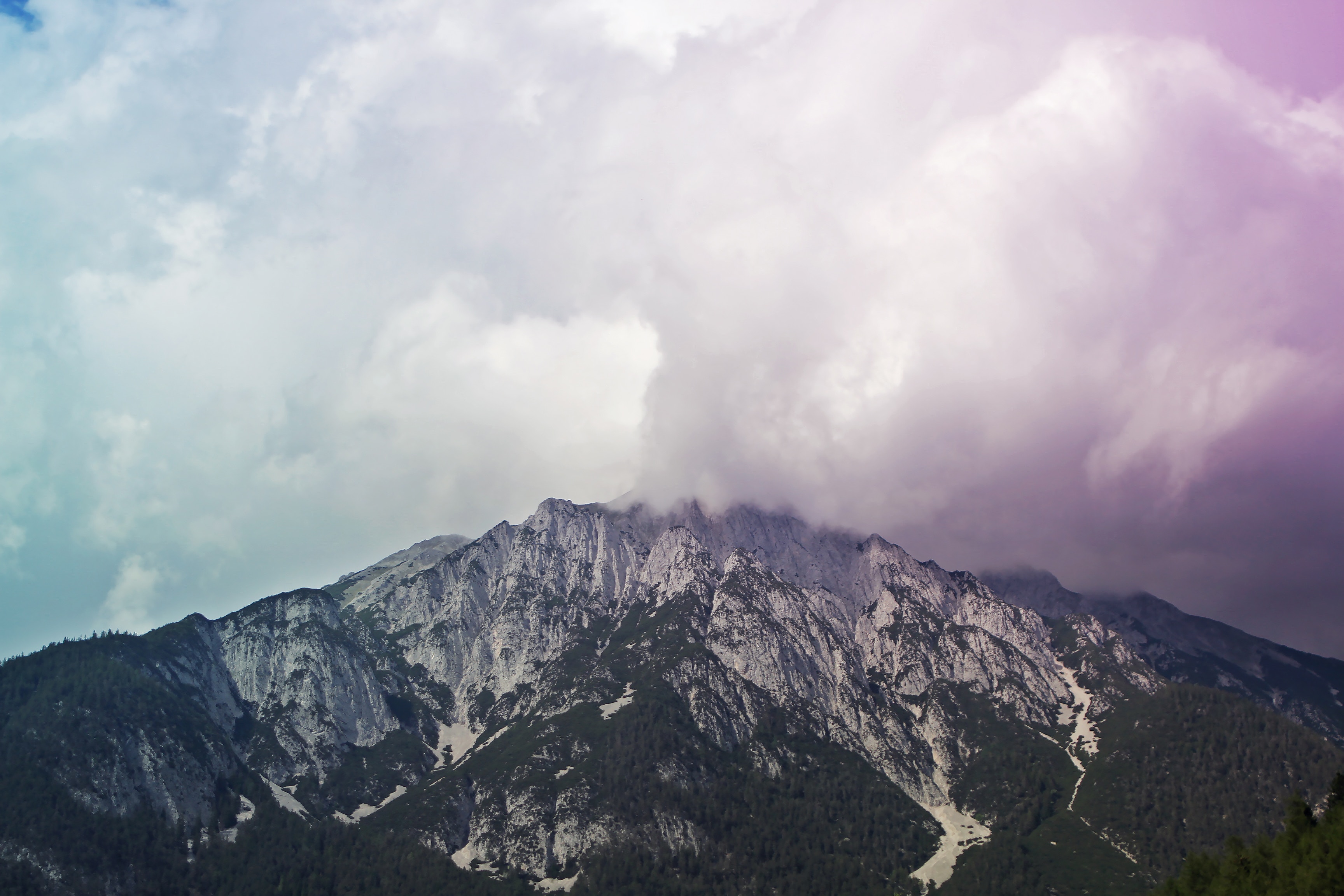 felix-russell-saw-103677-unsplash